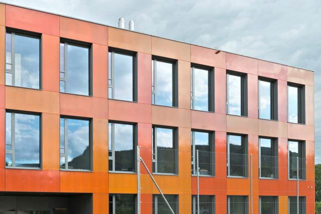 decoplan-cephe-facade-schulhaus-dorf-kuttigen-0010