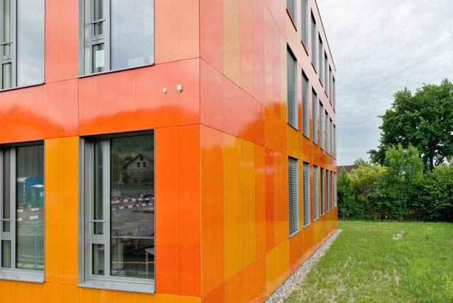 decoplan-cephe-facade-schulhaus-dorf-kuttigen-0012